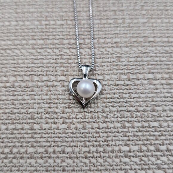 18 Inch Sterling Silver Small Heart Pearl Pendant Necklace A7078 - Picture 3 of 7